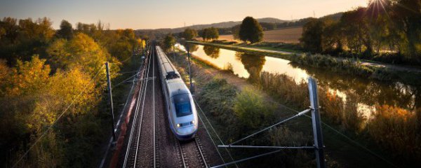 高铁最多可以带多重