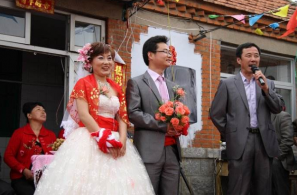 女比男大一岁会克死男的