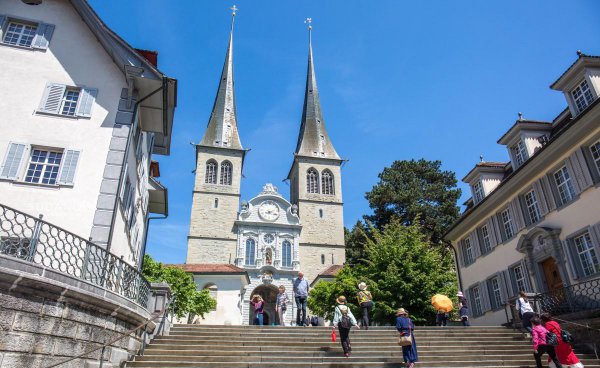 卢塞恩是哪个国家的城市名称