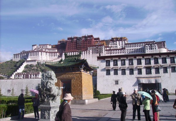 八月去西藏需要准备什么衣服