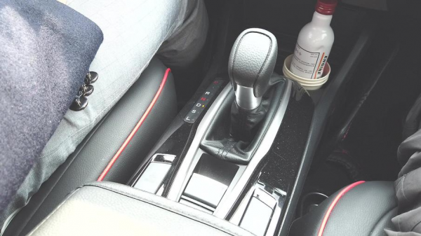 自动挡的车怎么开步骤