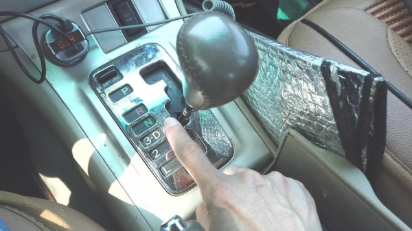 自动挡的车怎么开步骤