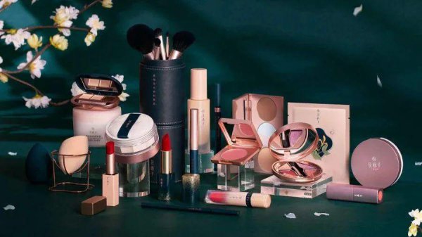 依云矿泉水为什么贵