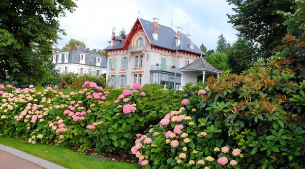 依云矿泉水为什么贵