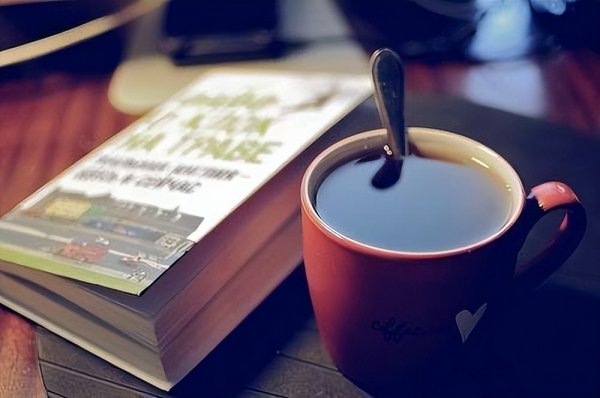 男人不联系但偷偷关注你