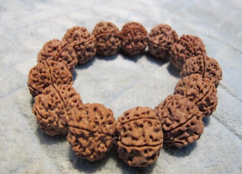 戴金刚菩提手串的好处与禁忌