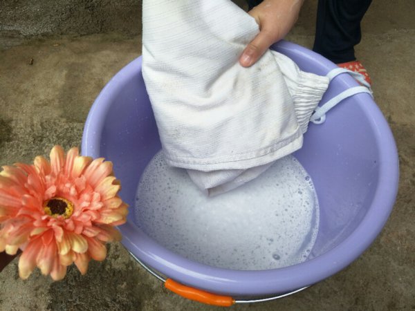 白衣服发霉有黑点怎么洗掉霉斑