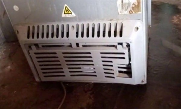 冰箱后面的储水盒怎么取出图解