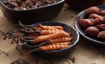 女生去男生家里带什么东西 女生初次去男方家带什么礼物