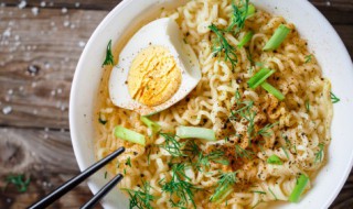 吃泡面可以喝可乐吗 吃泡面能不能喝可乐呢