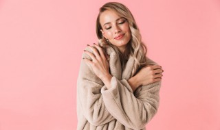 怎样挑选冬季女式毛呢外套 如何挑选冬季女式毛呢外套