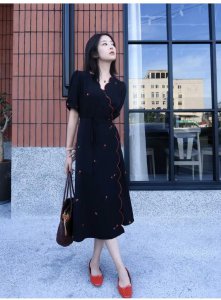 黑色连衣裙子配鞋子的图片 黑色连衣裙配什么鞋子好看