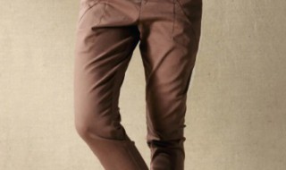 咖啡色裤子最佳搭配 咖啡色裤子最佳搭配介绍