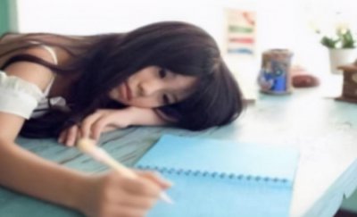 女孩子无聊怎么陪她聊天 女生说无聊怎么回复幽默点