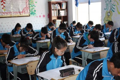 一到学校就抑郁回家就好了 抑郁症孩子在家里好好的怎么办