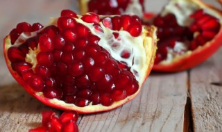 石榴怎么挑甜呢 石榴挑选甜的有什么技巧呢