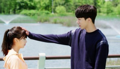 男朋友摸自己女朋友的头意味什么 男性摸头杀的心理