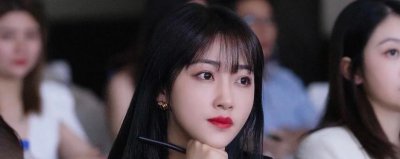 女生头发炸毛做柔顺还是拉直 头发做柔顺和拉直的区别