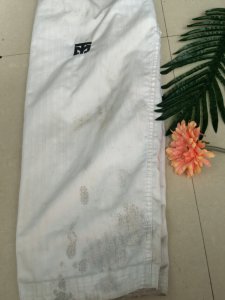 白衣服发霉有黑点怎么洗掉霉斑 白衣服上黑霉点怎么洗掉