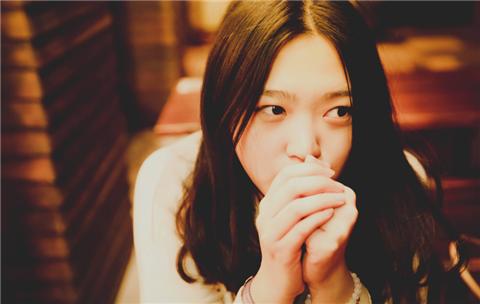 女朋友经常因为小事生气怎么办