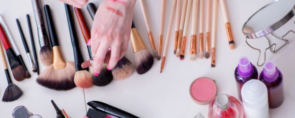 棉服粘上化妆品怎么洗