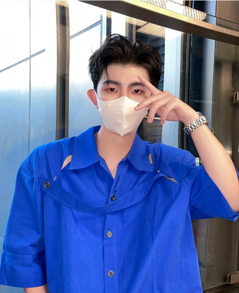 男人皮肤黑穿什么颜色的衣服好看