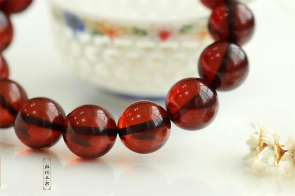 如何鉴别血珀的真假