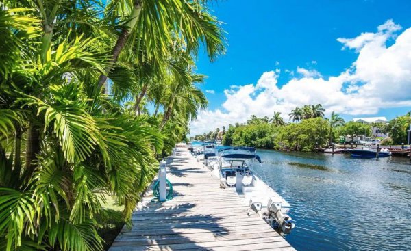 开曼群岛是哪个国家的属地