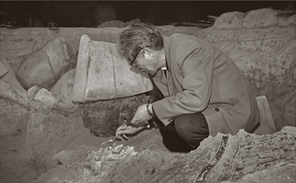 兵马俑本来的颜色是什么