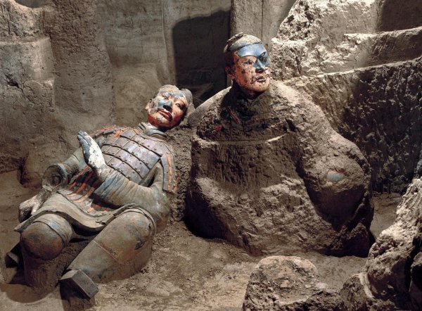 兵马俑本来的颜色是什么