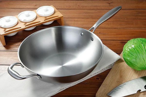 炒菜用什么锅好更健康