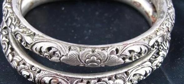 银镯子戴左手不吉利