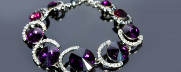 属狗的戴什么材质手链好