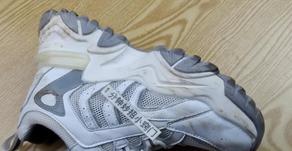 白鞋边发黄了用什么方法能刷白