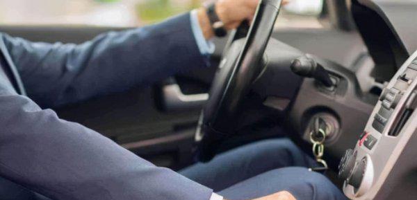 手动挡上坡起步绝不会熄火的办法