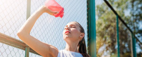 洗杯子用什么方法洗的干净