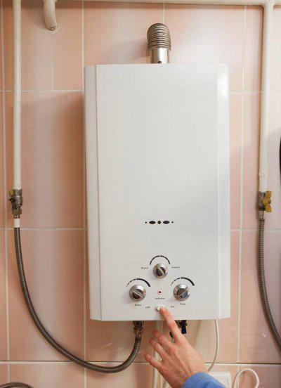 农村洗澡装太阳能还是热水器好