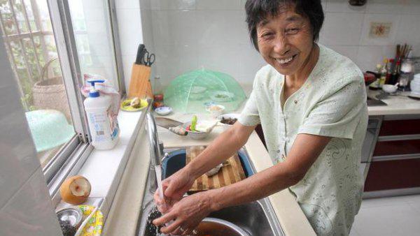 农村洗澡装太阳能还是热水器好