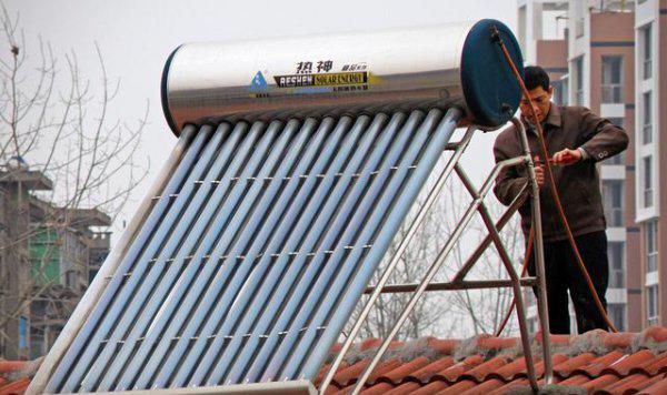 农村洗澡装太阳能还是热水器好