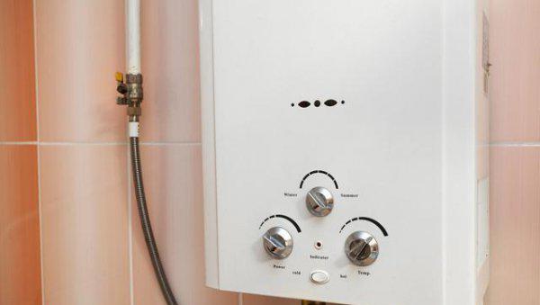 农村洗澡装太阳能还是热水器好