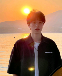 男人皮肤黑穿什么颜色的衣服好看 黄黑皮男生的穿搭禁忌