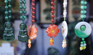 佩戴朱砂对身体有什么好处 佩戴朱砂对身体的功效介绍