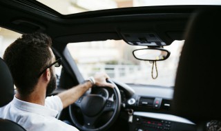 前车窗起雾的解决方法是 前车窗起雾怎么解决