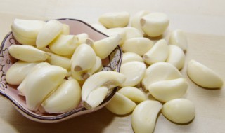 长吃大蒜的好处和坏处 常吃大蒜对身体有啥好处和坏处