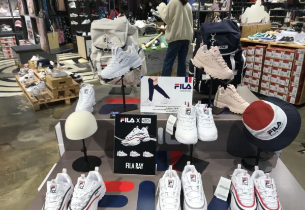 安踏把斐乐收购了吗