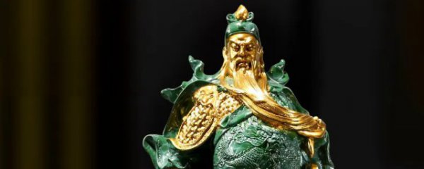 关公旁边摆什么摆件