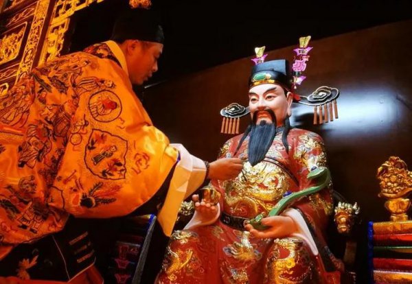 文财神面朝什么方向好