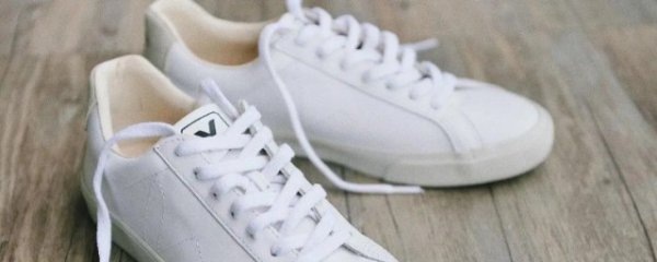 白鞋发黄怎么洗掉