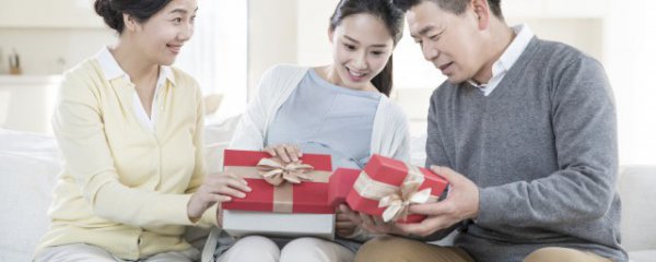 本命年送妈妈什么呢