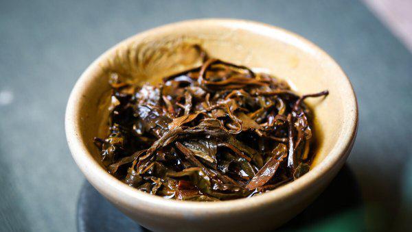 隔夜的茶叶还可以继续冲水吗